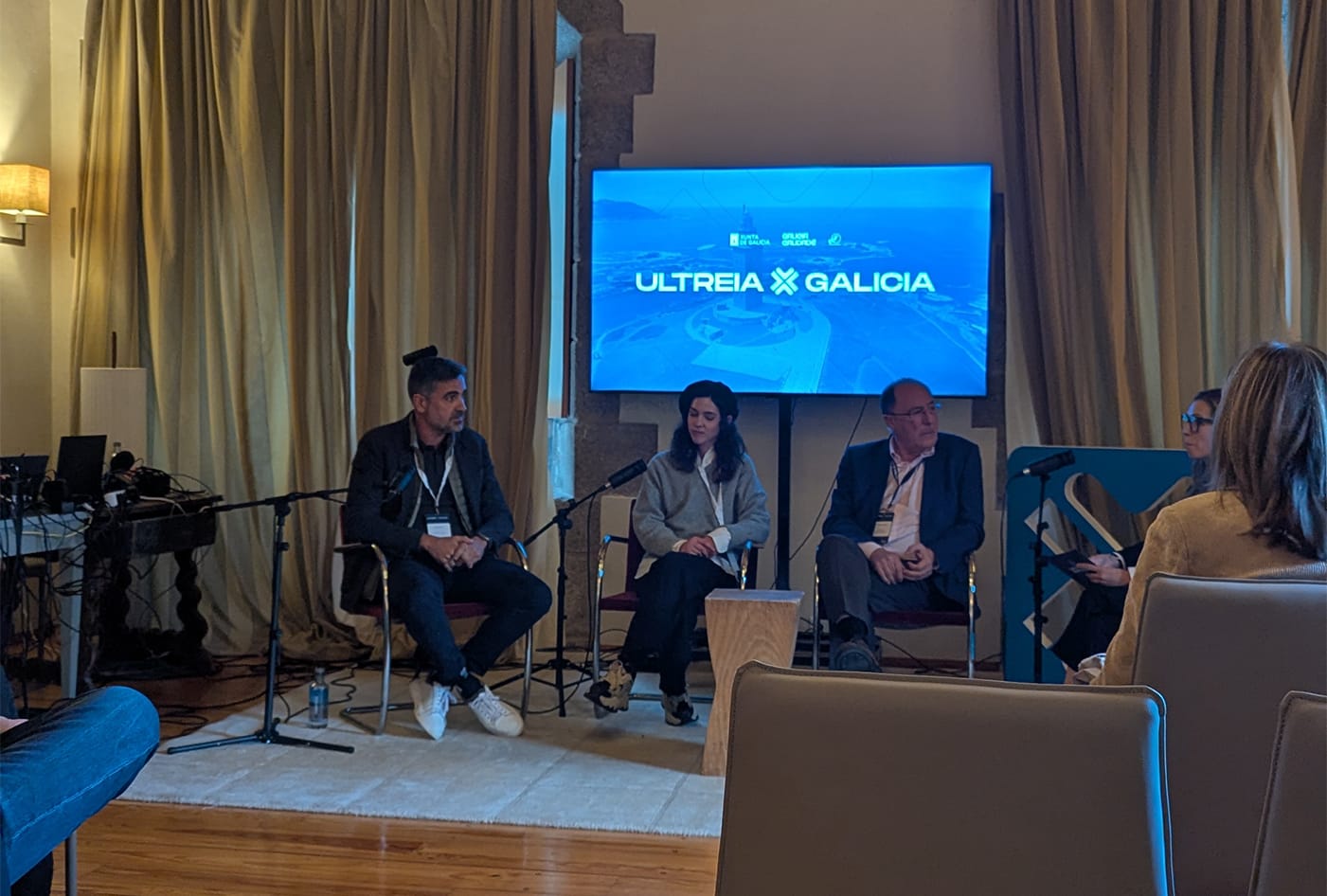 sondeou-ultreia-Iván Gómez (Regina Viarum), Carlos Moro (Bodegas Familiares Matarromera) e Paloma Rodríguez (Bodegas Moure – Abadía da Cova) Iván Gómez (Regina Viarum), Paloma Rodríguez (Bodegas Moure – Abadía da Cova) e Carlos Moro (Bodegas Familiares Matarromera)